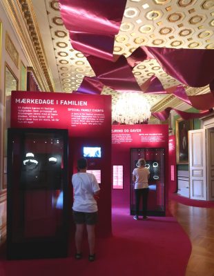 Kdo má rád šperky, neměl by opomenout na výstavu v zámku Amalienborg