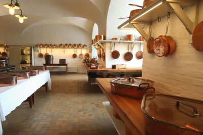 Kuchyně na zámku Christiansborg se rozkládá v několika velkých místnostech